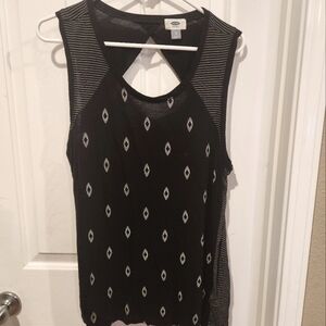 XL Old Navy Black and White Geometric Striped Sleeveless Top